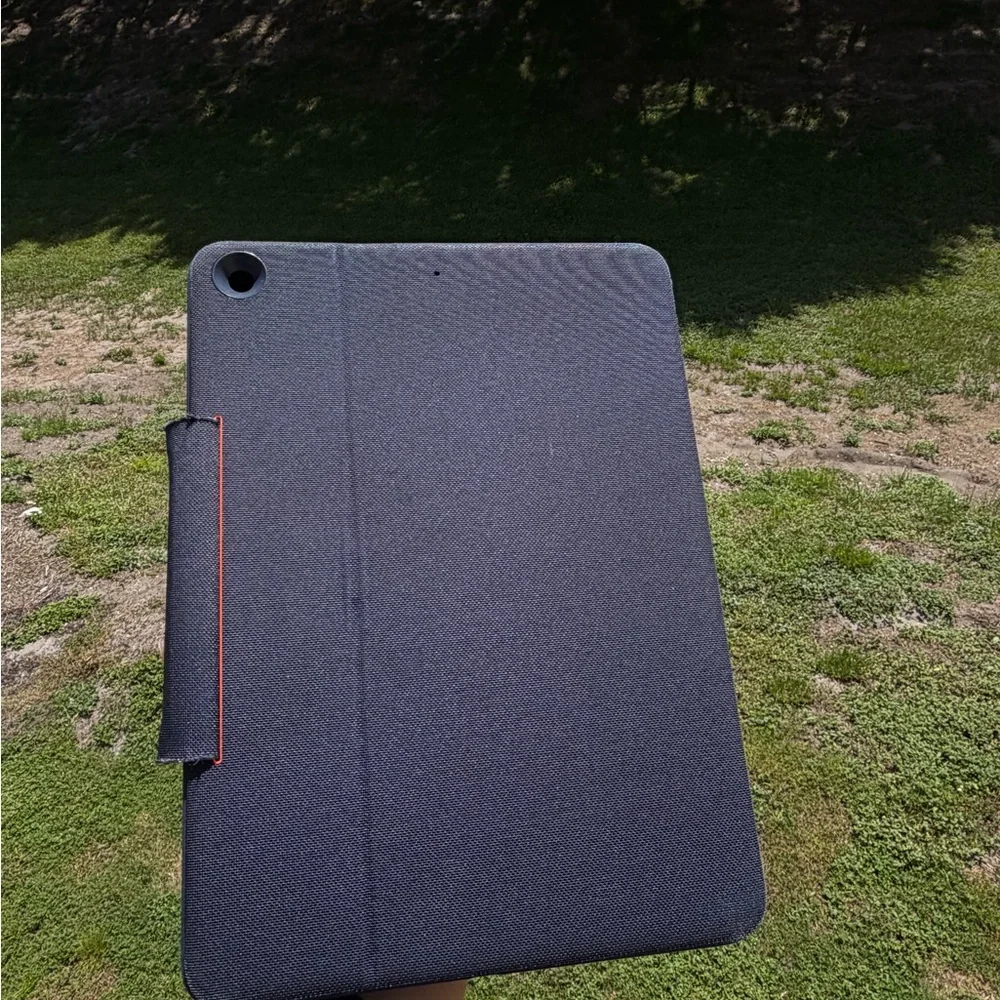 Logitech Rugged Combo3 Touch keybord case with trackpad for iPad 7th/8th/9th Gen